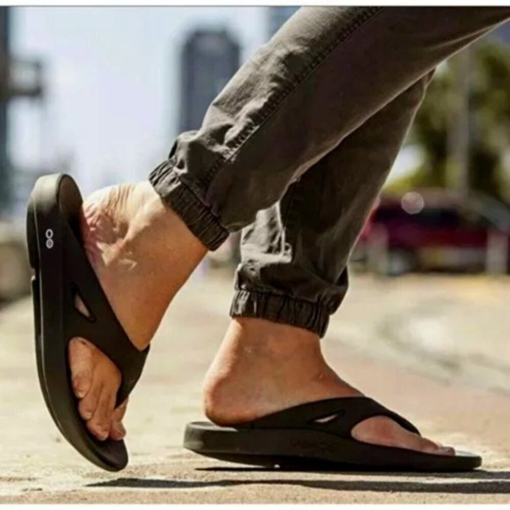 OOFOS Unisex Recovery Black Thong Slide Sandals Flip Flop‎